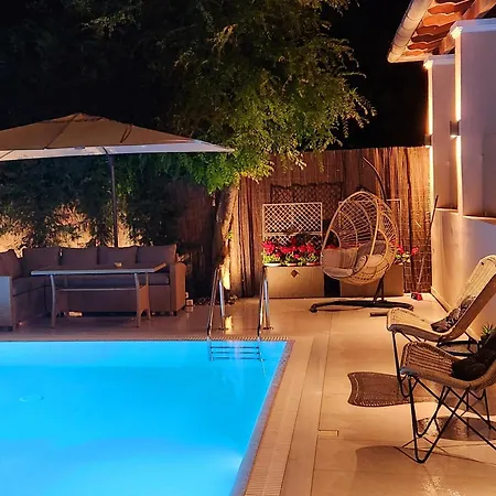 Butterfly - Heated Private Pool & Jacuzzi
