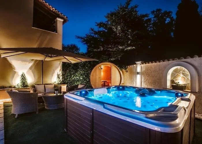 Butterfly - Private With Private Heated Pool And Private Facilities Vila